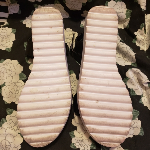 Madden Girl Black Platform Sandals EUC - Picture 7 of 7